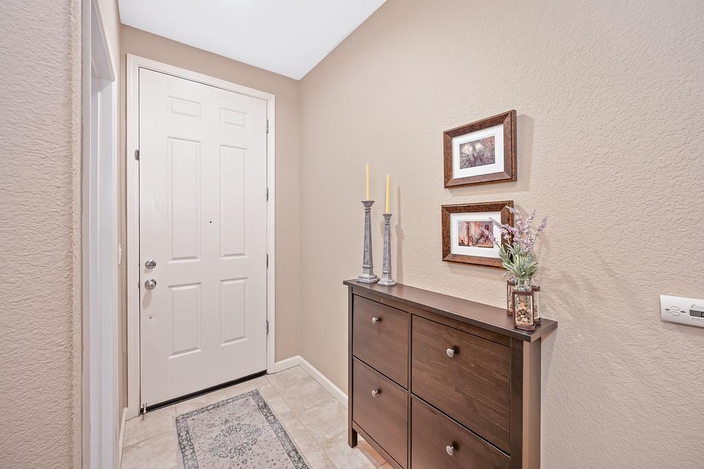 2603 Las Palomas Loop Lincoln, CA 95648 - Photo 14 of 28 a room with painting and a table