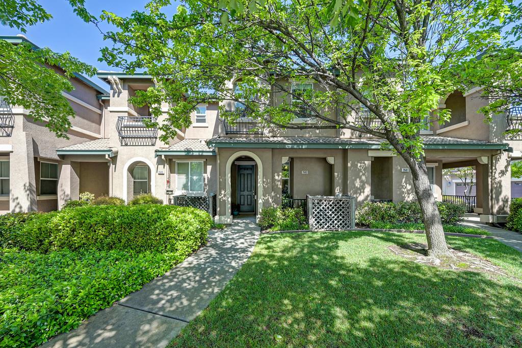 2603 Las Palomas Loop Lincoln, CA 95648 - Photo 2 of 28 front view of a house with a yard