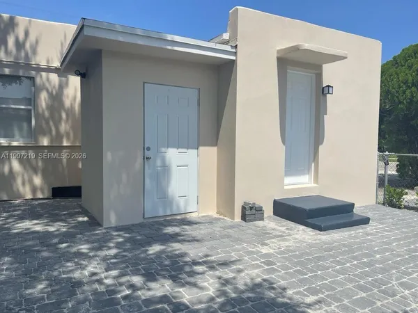 $1,600 | 5800 Taylor Street, Unit 1, Hollywood, FL 33021