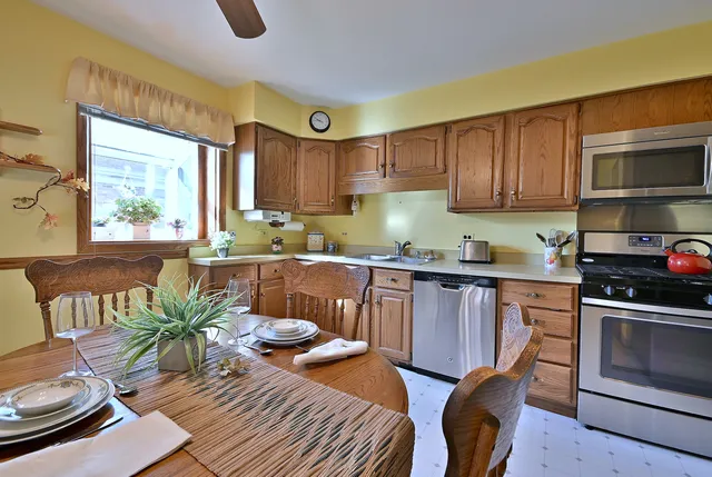 $449,000 | 1105 Fern Drive, Mount Prospect, IL 60056