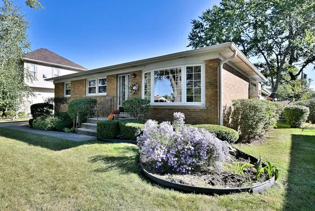 $449,000 | 1105 Fern Drive, Mount Prospect, IL 60056