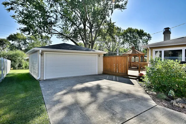 $449,000 | 1105 Fern Drive, Mount Prospect, IL 60056