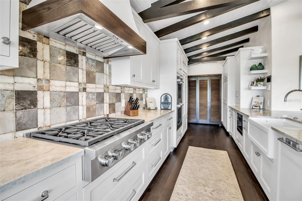 121 North Casey Key Road Osprey, FL 34229 - Photo 15 of 63