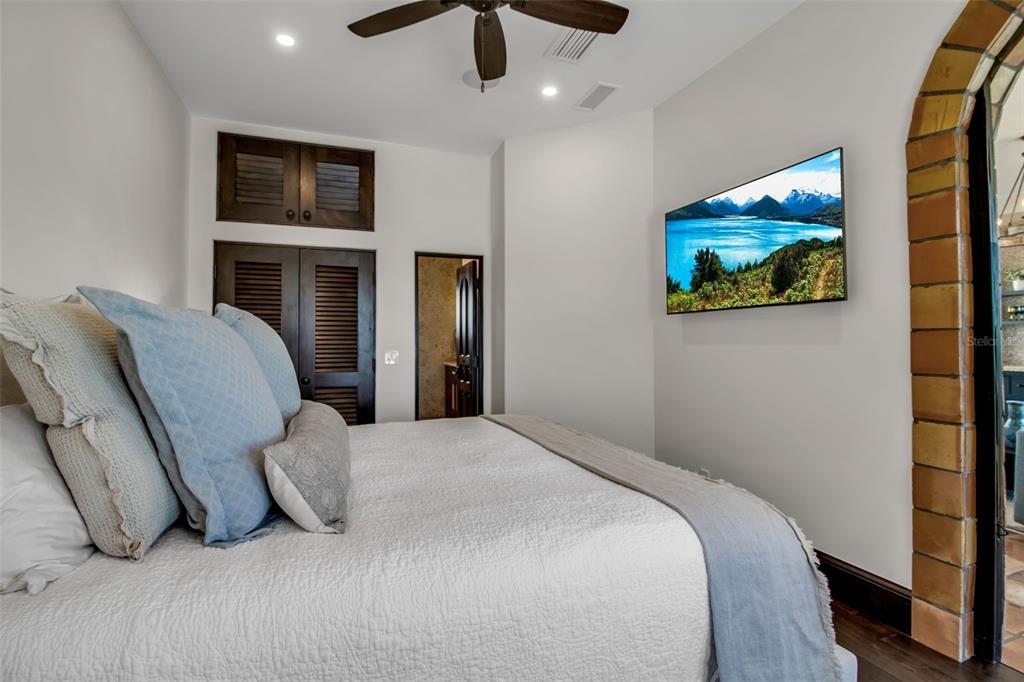 121 North Casey Key Road Osprey, FL 34229 - Photo 32 of 63