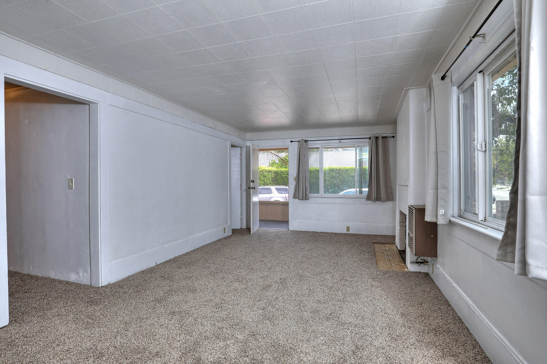 703 Spring Street Santa Barbara, CA 93103 - Photo 3 of 18 1