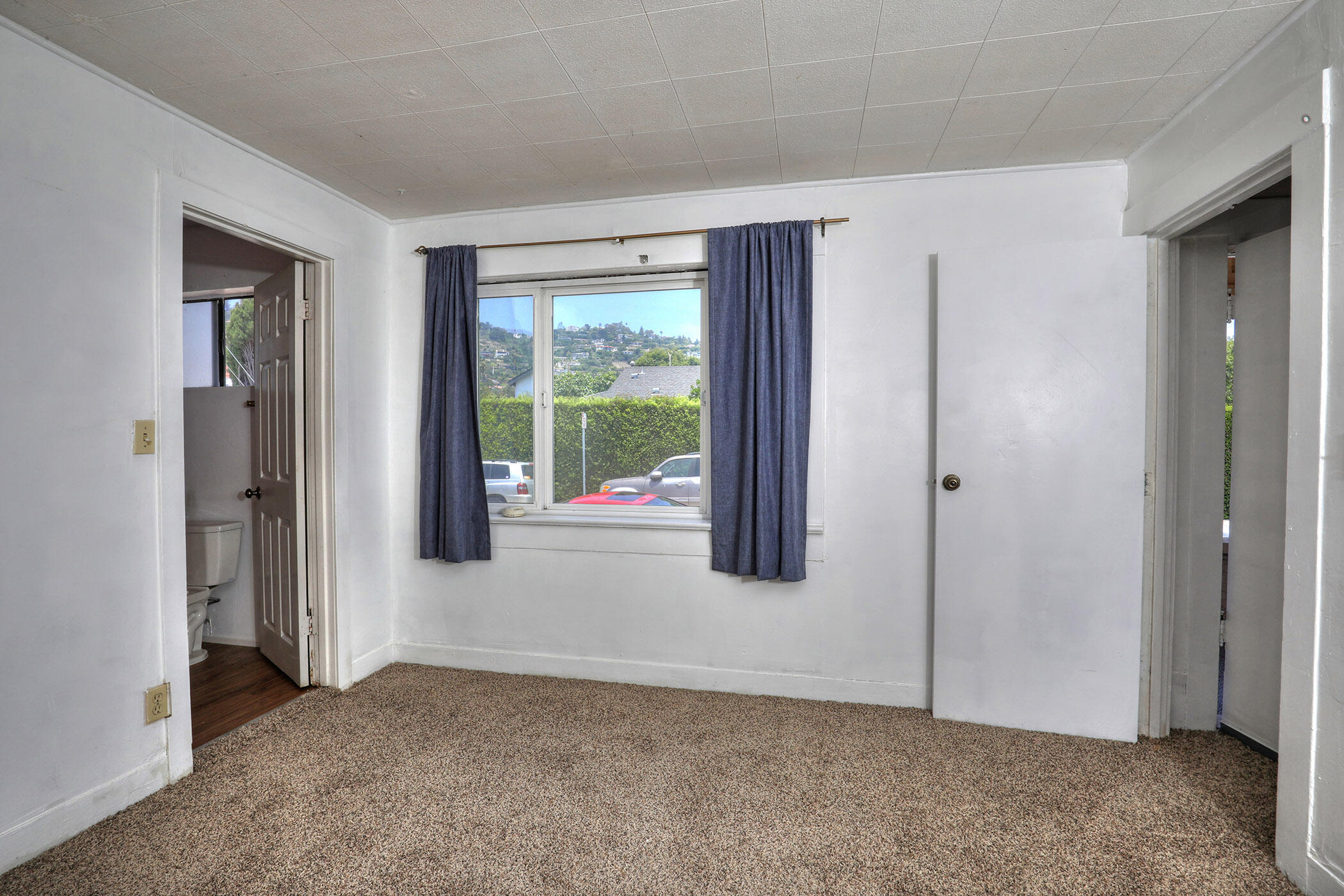 703 Spring Street Santa Barbara, CA 93103 - Photo 8 of 18 10