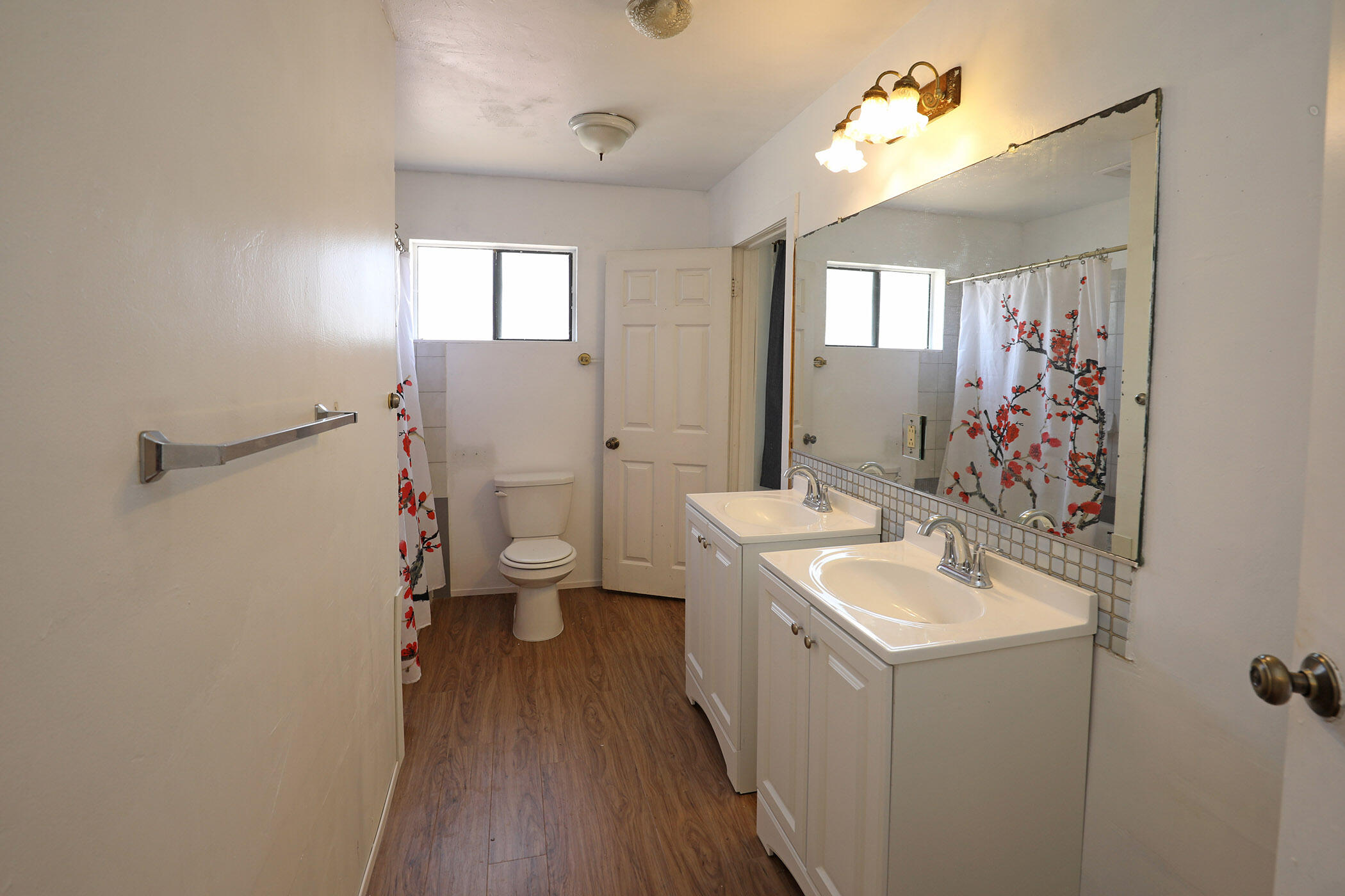 703 Spring Street Santa Barbara, CA 93103 - Photo 9 of 18 12
