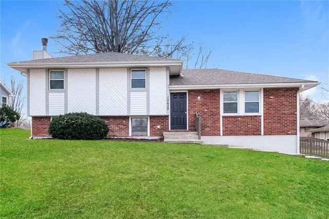$2,515 | 10439 North Cherry Drive, Kansas City, MO 64155