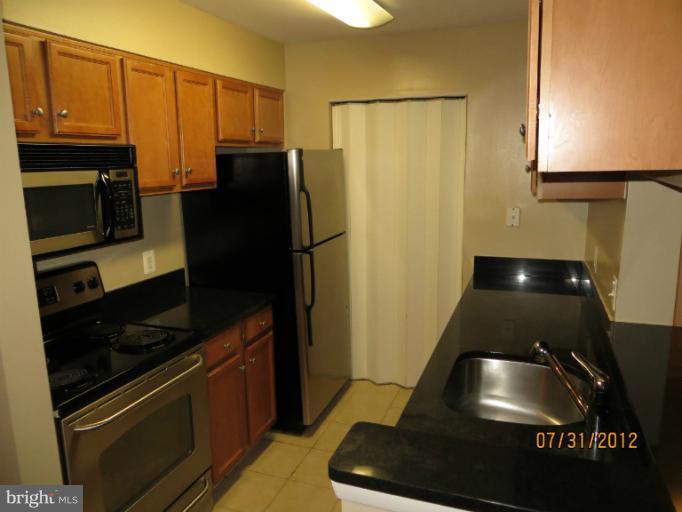 1781 Jonathan Way, Unit 1781E Reston, VA 20190 - Photo 3 of 14 Kitchen