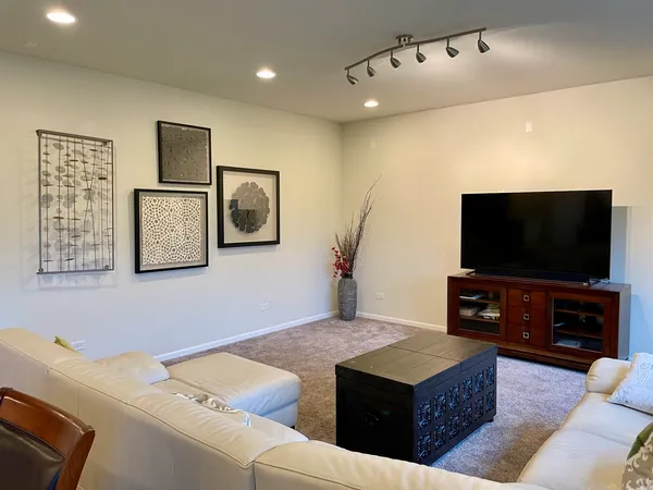 $4,200 | 4 Andrew Lane, Hawthorn Woods, IL 60047