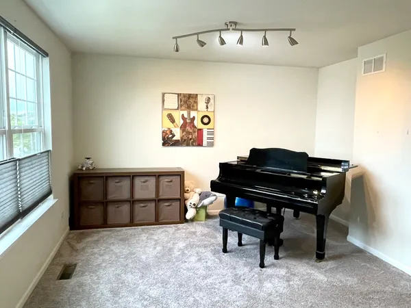 $4,200 | 4 Andrew Lane, Hawthorn Woods, IL 60047