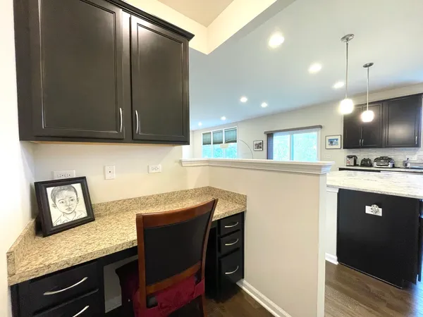 $4,200 | 4 Andrew Lane, Hawthorn Woods, IL 60047