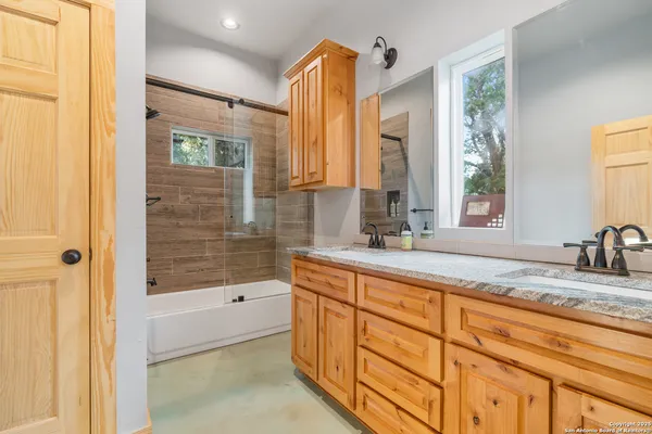 $1,900 | 1110 Grandview Circle, Bandera, TX 78003