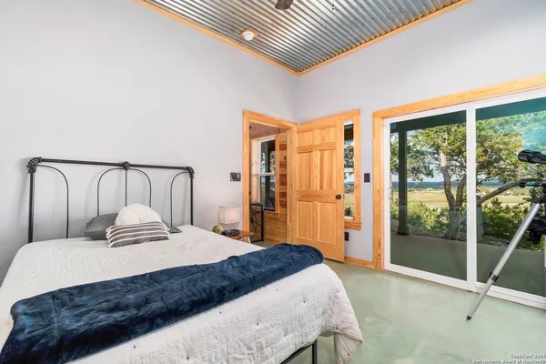 $1,900 | 1110 Grandview Circle, Bandera, TX 78003