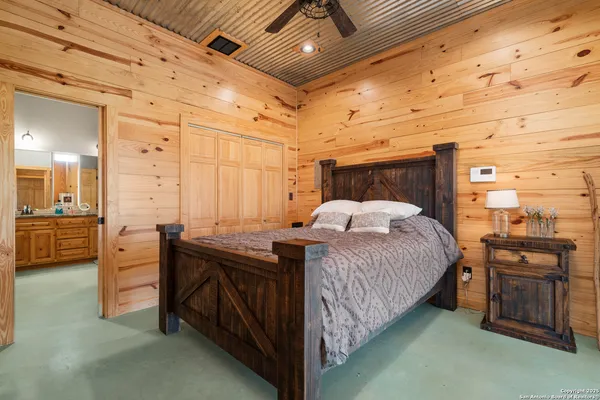 $1,900 | 1110 Grandview Circle, Bandera, TX 78003