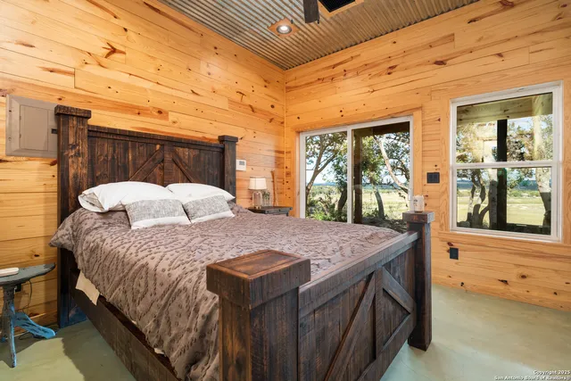 $2,000 | 1110 Grandview Circle, Bandera, TX 78003