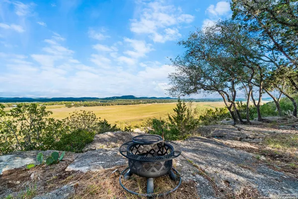 $1,900 | 1110 Grandview Circle, Bandera, TX 78003