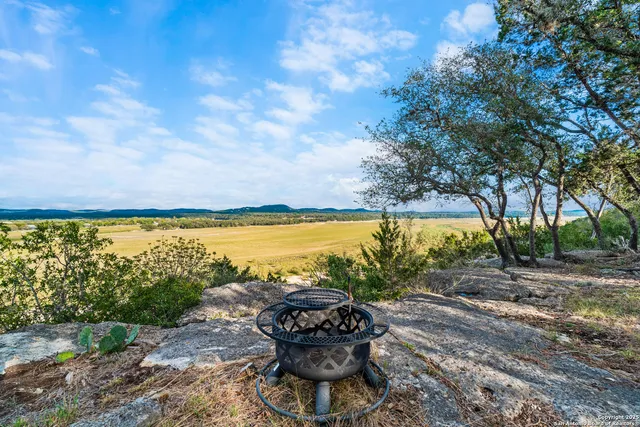 $2,000 | 1110 Grandview Circle, Bandera, TX 78003