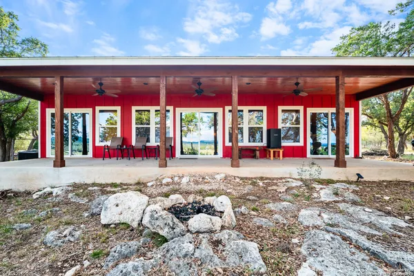 $1,900 | 1110 Grandview Circle, Bandera, TX 78003