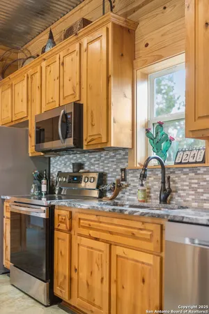 $1,900 | 1110 Grandview Circle, Bandera, TX 78003