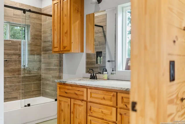 $2,000 | 1110 Grandview Circle, Bandera, TX 78003