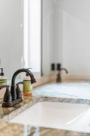 $1,900 | 1110 Grandview Circle, Bandera, TX 78003