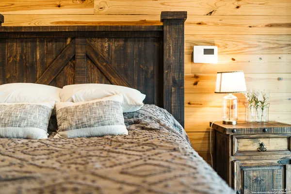 $1,900 | 1110 Grandview Circle, Bandera, TX 78003