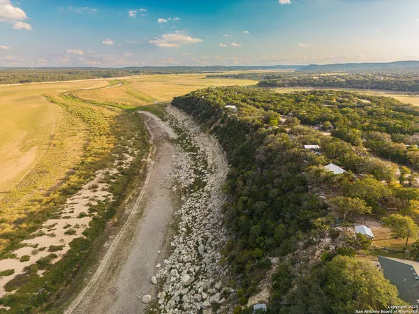 $1,900 | 1110 Grandview Circle, Bandera, TX 78003