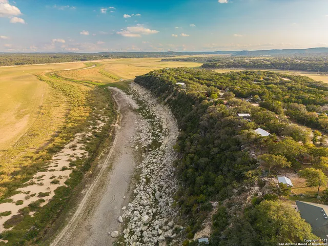 $2,000 | 1110 Grandview Circle, Bandera, TX 78003