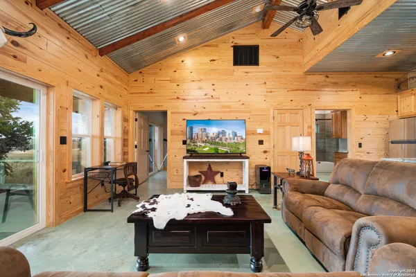 $1,900 | 1110 Grandview Circle, Bandera, TX 78003