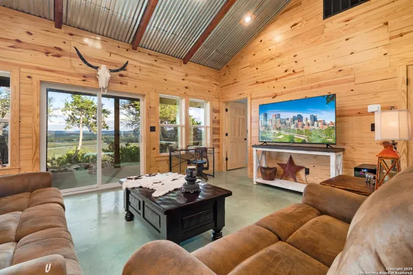 $1,900 | 1110 Grandview Circle, Bandera, TX 78003