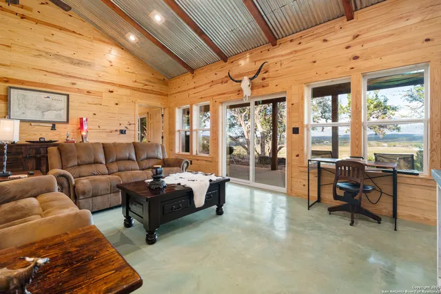 $2,000 | 1110 Grandview Circle, Bandera, TX 78003