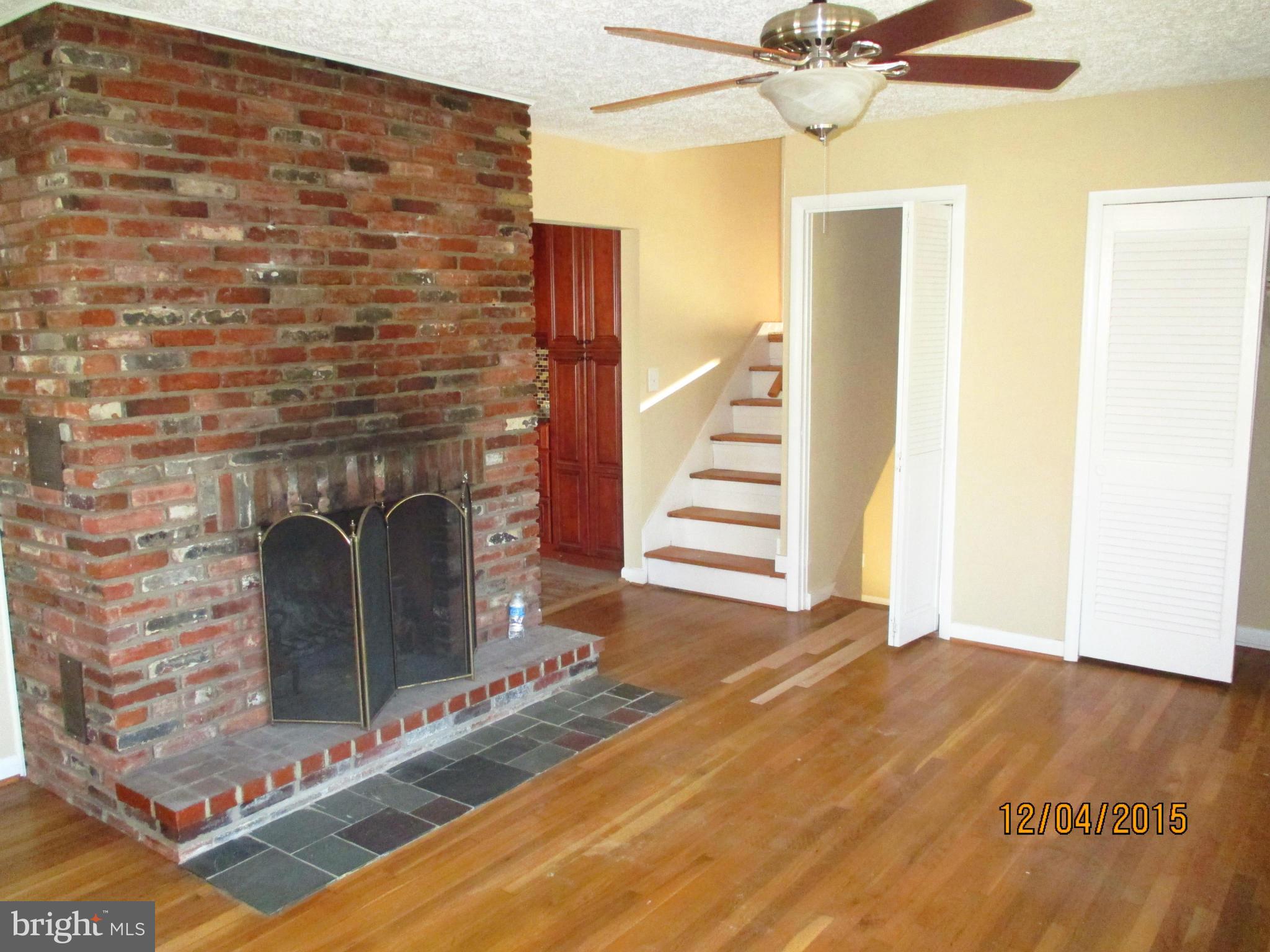 501 Londontown Road Edgewater, MD 21037 - Photo 2 of 17 Living Room