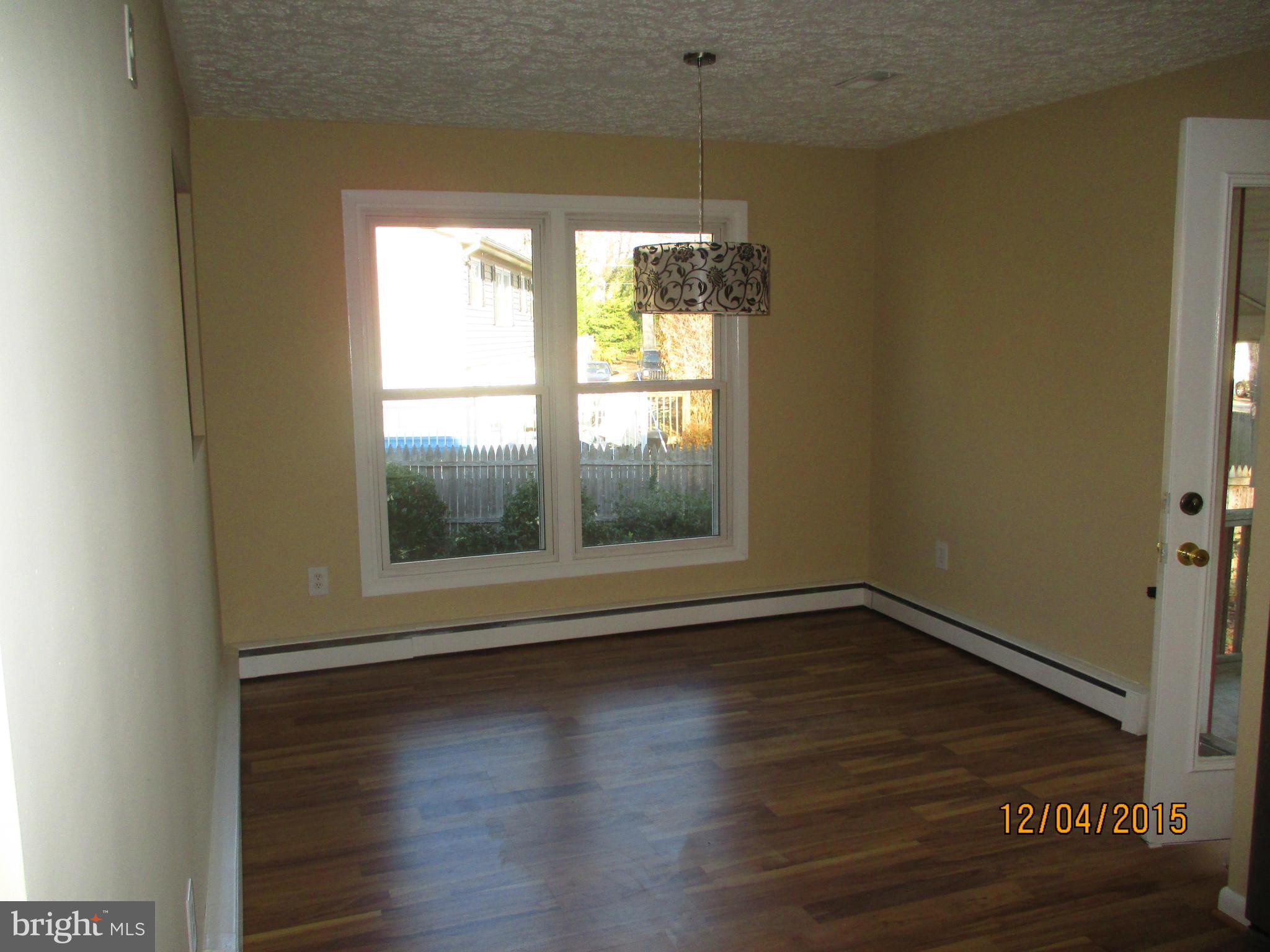 501 Londontown Road Edgewater, MD 21037 - Photo 3 of 17 Living Room