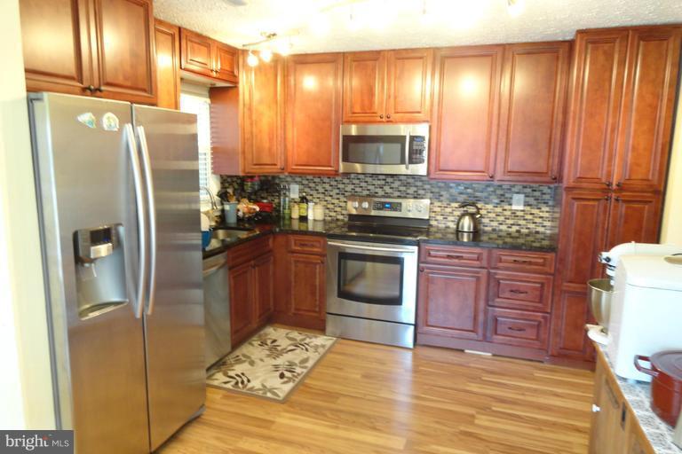 501 Londontown Road Edgewater, MD 21037 - Photo 4 of 17 Kitchen