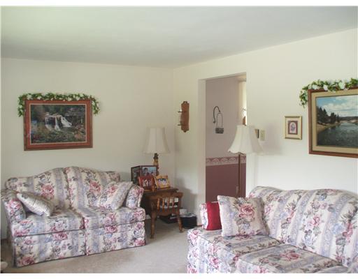 2746 South Bridge Road Washington, PA 15301 - Photo 7 of 14 Living Room.