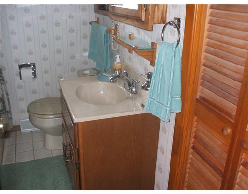 2746 South Bridge Road Washington, PA 15301 - Photo 10 of 14 Full Bath. Updated w/nice closet