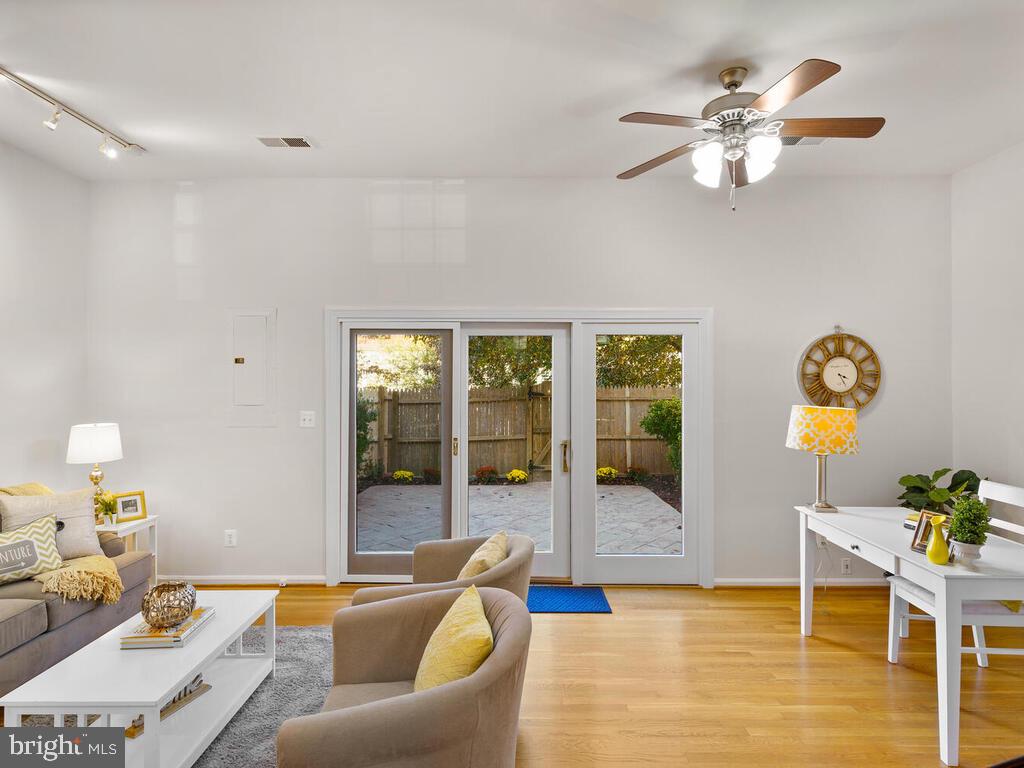 8214 Tory Road, Unit 141 Springfield, VA 22152 - Photo 14 of 38 Open living room