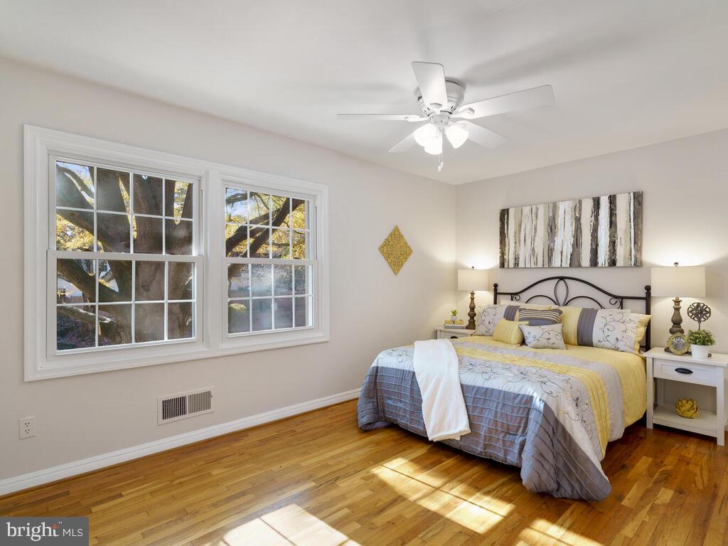 8214 Tory Road, Unit 141 Springfield, VA 22152 - Photo 21 of 38 Master bedroom