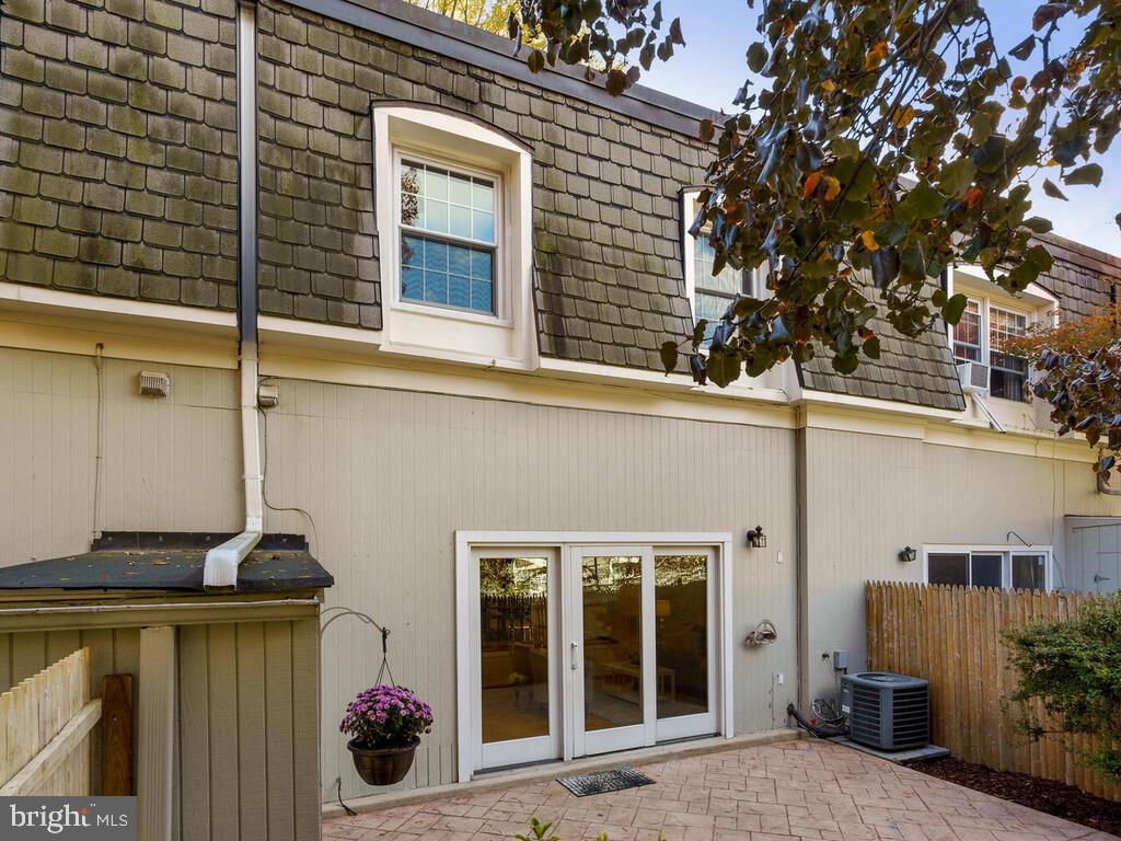8214 Tory Road, Unit 141 Springfield, VA 22152 - Photo 29 of 38 Private patio