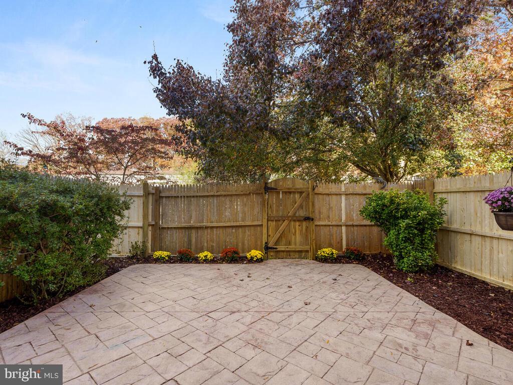 8214 Tory Road, Unit 141 Springfield, VA 22152 - Photo 31 of 38 Private patio