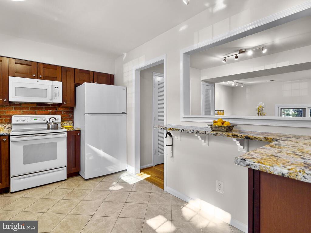 8214 Tory Road, Unit 141 Springfield, VA 22152 - Photo 5 of 38 Updated kitchen