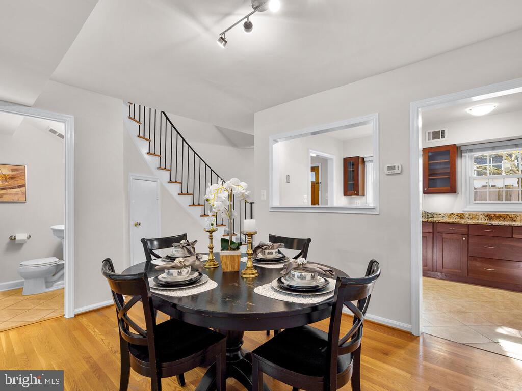 8214 Tory Road, Unit 141 Springfield, VA 22152 - Photo 10 of 38 Dining room