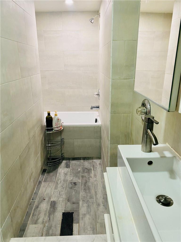 3352 Fish Avenue Bronx, NY 10469 - Photo 7 of 8