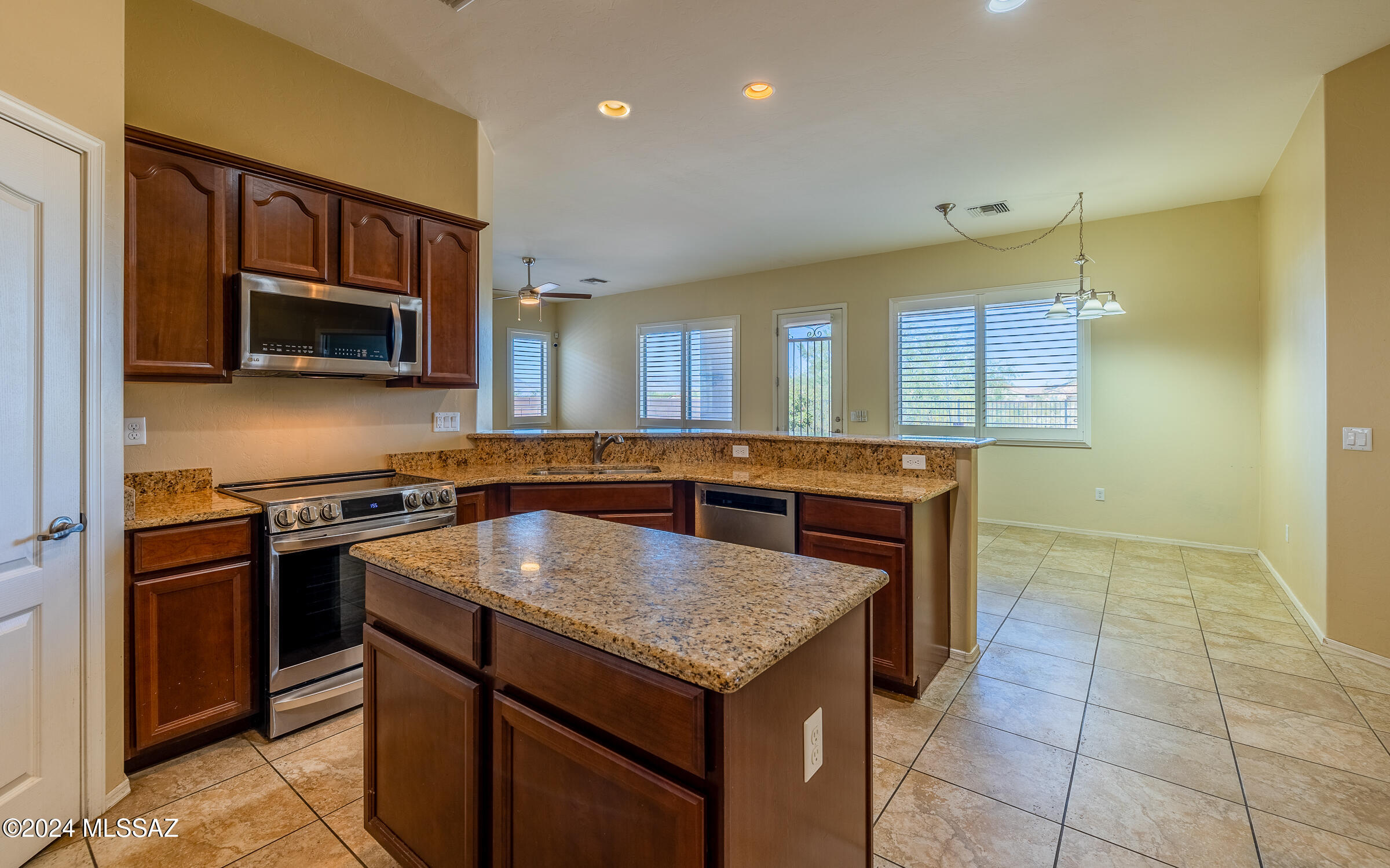 7775 East Treetop Road Tucson, AZ 85756 - Photo 2 of 24