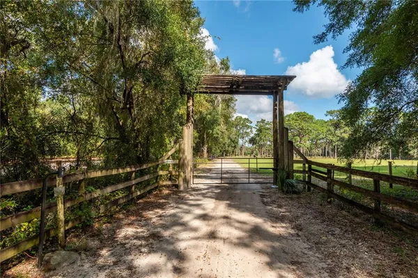 $1,300,000 | 15615 Northeast 21st Avenue Road, Citra, FL 32113