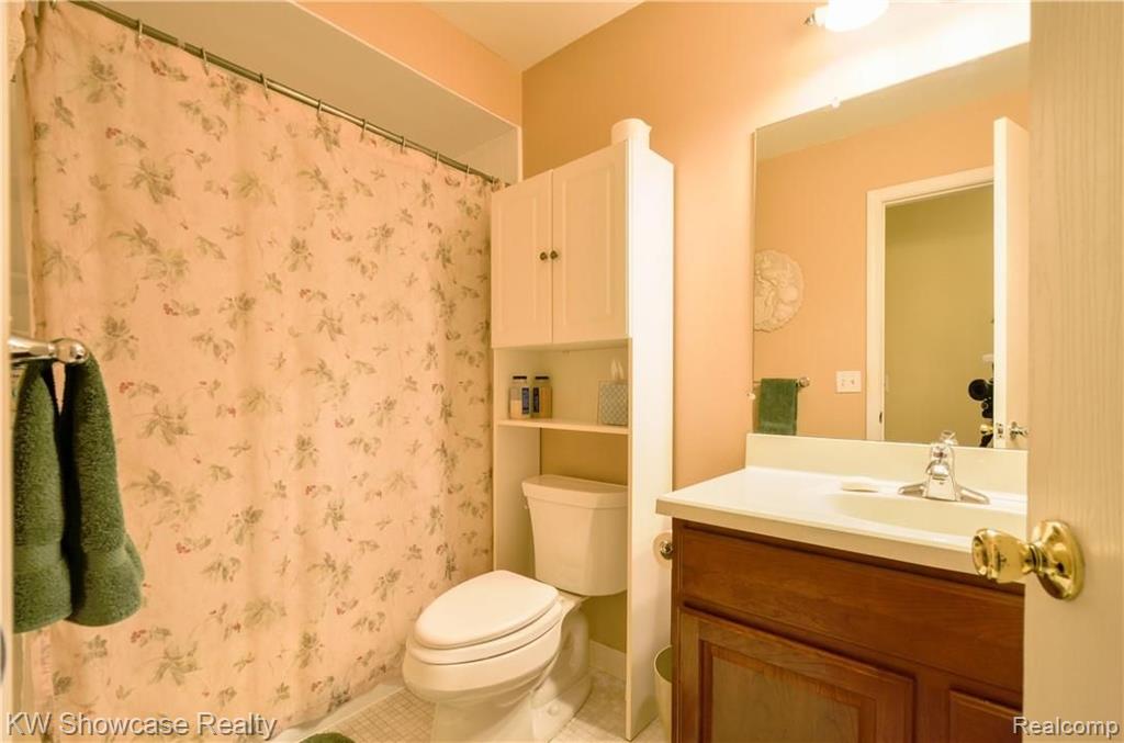 35999 Smithfield Road Farmington, MI 48335 - Photo 18 of 28