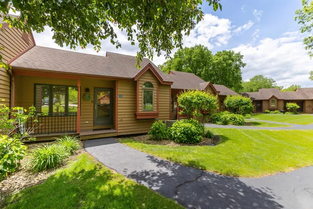 $219,900 | 23 Oak Glen Drive, Galena, IL 61036