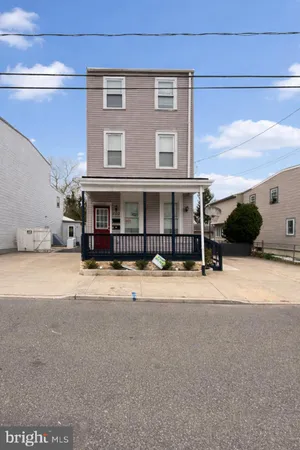 $2,200 | 840 Cumberland Street, Unit 2, Gloucester City, NJ 08030