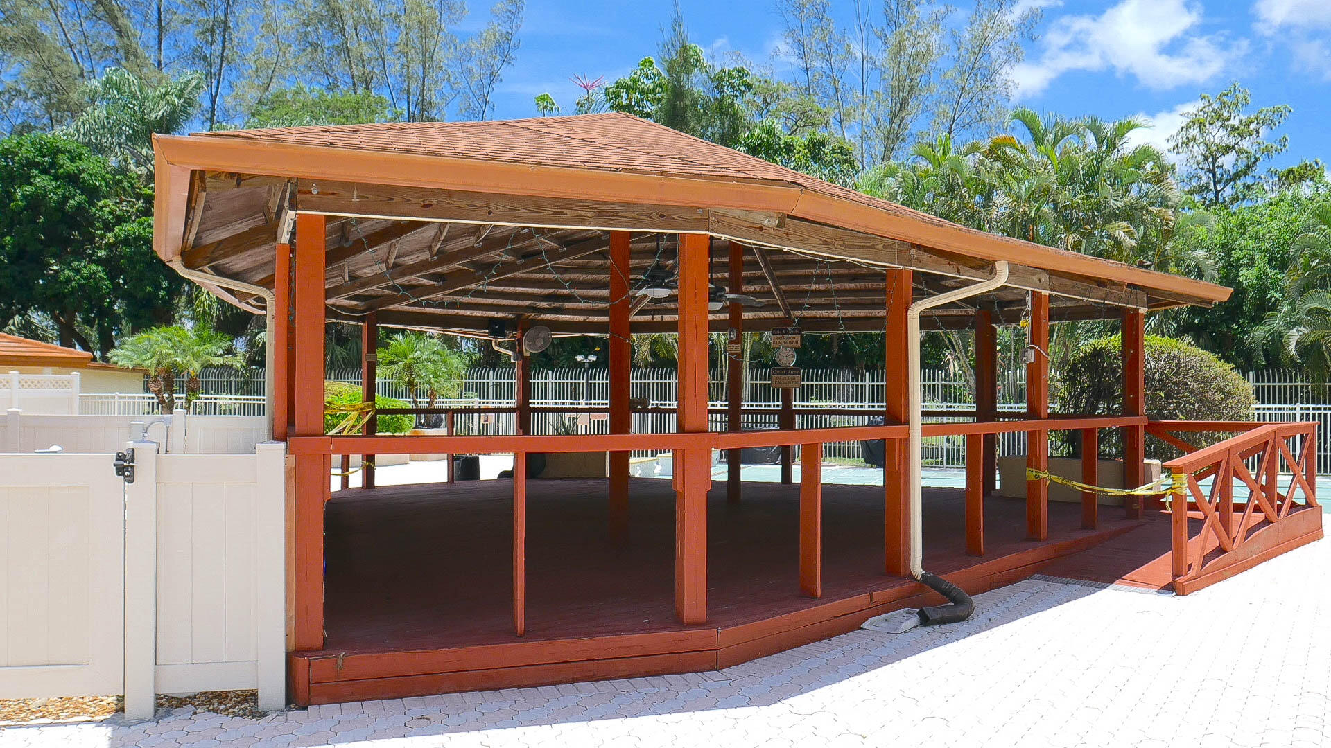 3930 Inverrary Boulevard, Unit 304D Lauderhill, FL 33319 - Photo 40 of 45 P1010210